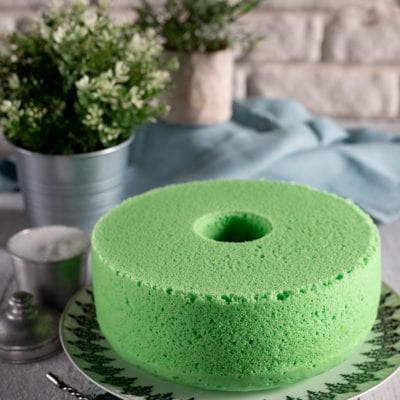 Pandan cake chiffon morbida dalla consistenza spugnosa e dal caratteristico colore verde intenso