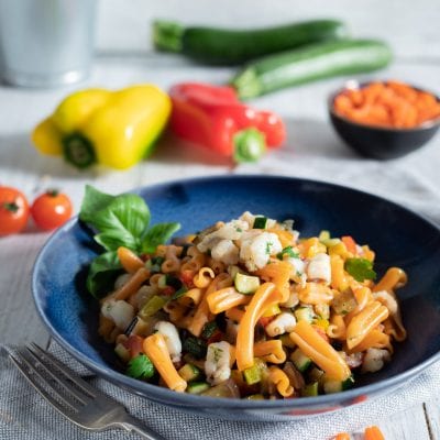 Strozzapreti alle lenticchie con verdure miste, coda di rospo e foglie di basilico fresco