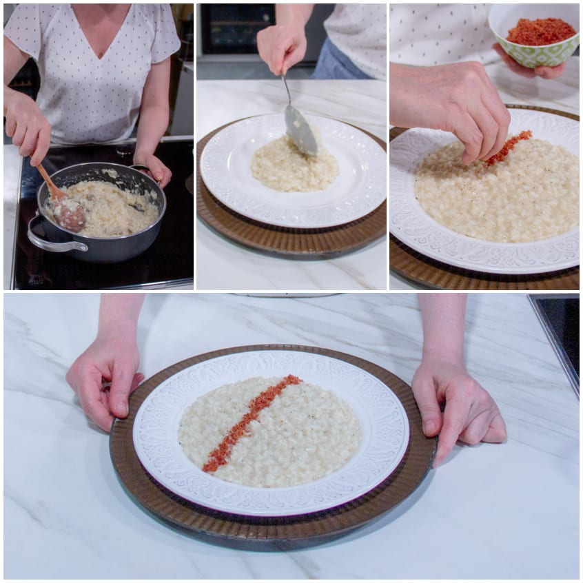 Risotto cacio e pepe impiattato e guarnito con una striscia di polvere di prosciutto crudo