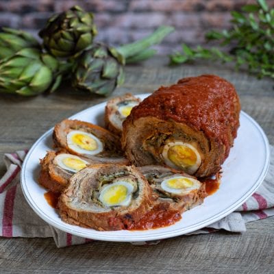 Falsomagro con carciofi affettato, con uova sode e salsa di pomodoro