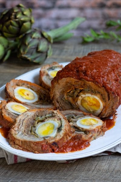 Falsomagro con carciofi affettato, con uova sode e salsa di pomodoro