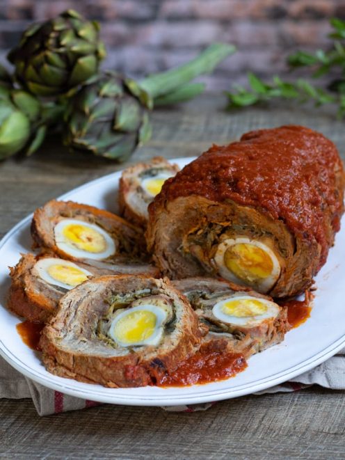 Falsomagro con carciofi affettato, con uova sode e salsa di pomodoro