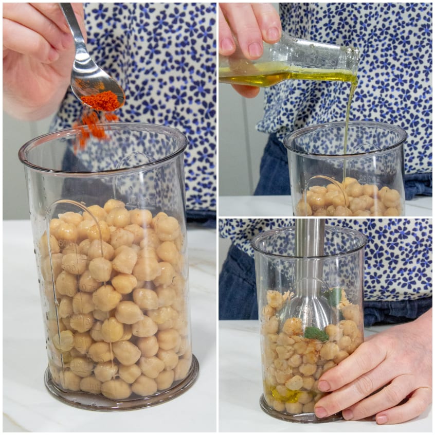 Ceci lessati nel bicchiere del mixer con paprika e olio versato a filo prima di frullare