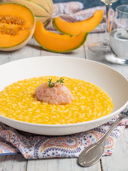 Risotto melone gamberi e guanciale con tartare di gamberi al centro e timo fresco