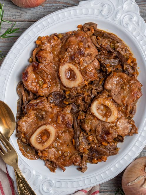 Ossibuchi di vitello ai funghi con soffritto di carote e cipolle in salsa ricca e lucida