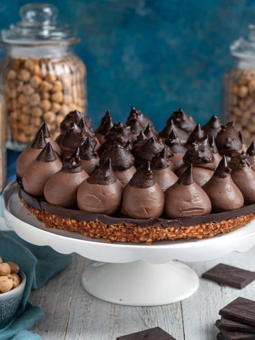 Torta Gianduia con mousse al cioccolato a ciuffi e base croccante di nocciole
