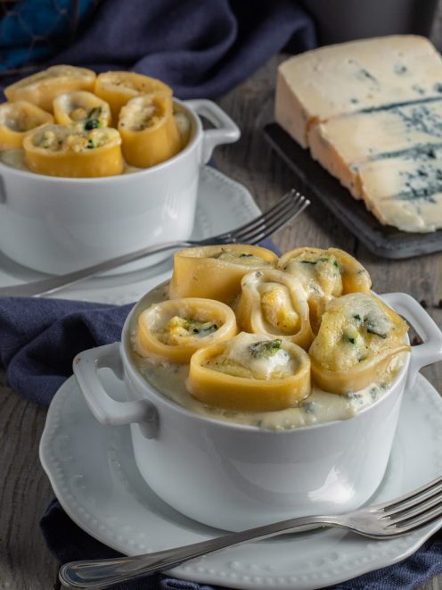 Paccheri ai due gorgonzola in porzione individuale, avvolti in salsa cremosa al formaggio erborinato