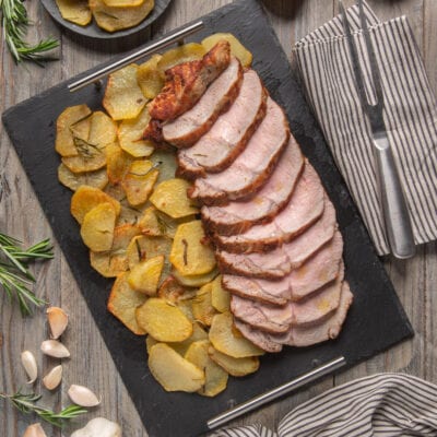 Lombata di vitello affettata con patate al forno e rosmarino