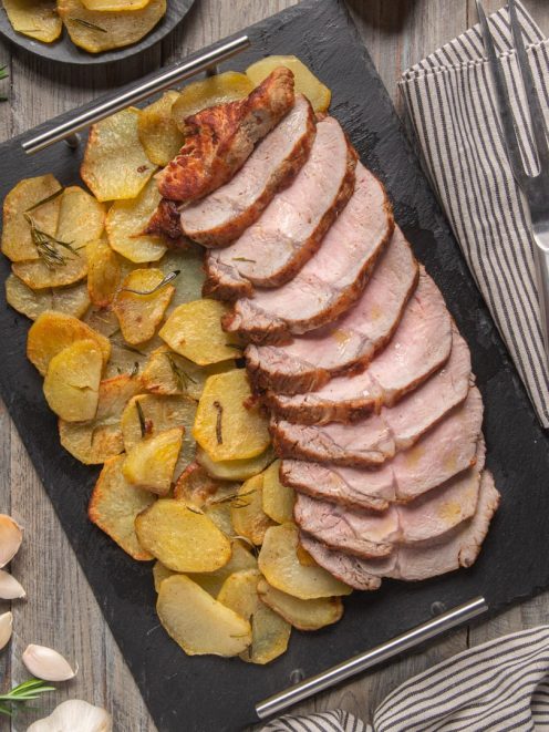 Lombata di vitello affettata con patate al forno e rosmarino