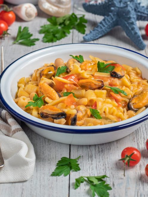 Pasta fagioli e cozze con pomodorini e prezzemolo fresco