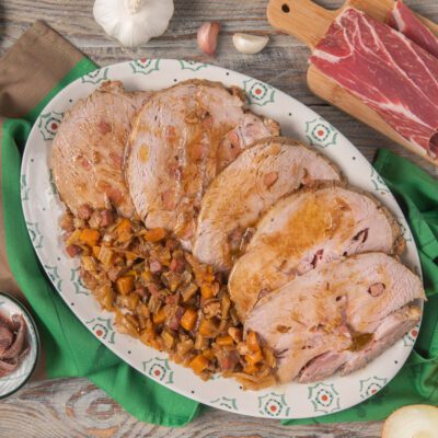Vitello in fricandò affettato con soffritto di carote, sedano e pancetta