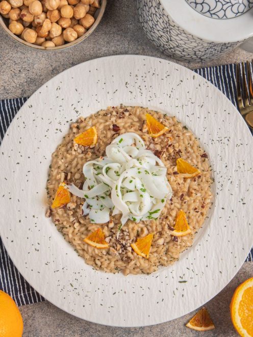 Risotto al tè verde con finocchio marinato, spicchi d'arancia e granella di nocciole