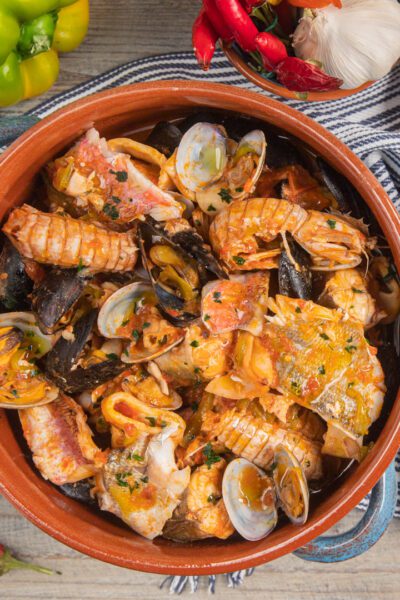 Brodetto alla termolese con scampi, cozze, vongole e filetti di pesce in brodetto al pomodoro