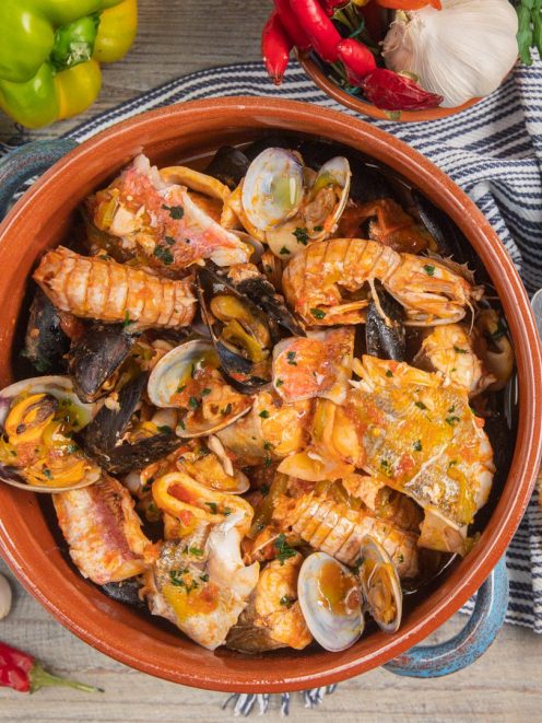 Brodetto alla termolese con scampi, cozze, vongole e filetti di pesce in brodetto al pomodoro