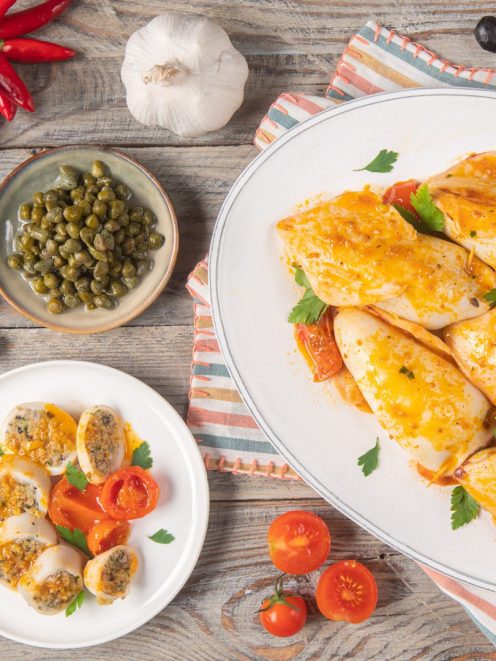Calamari ripieni alla lucana con pomodorini, salsa arancione e prezzemolo fresco