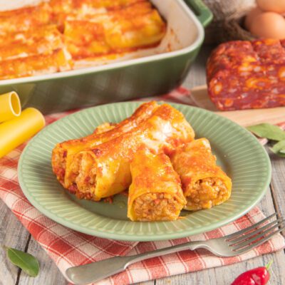 Schiaffettoni ripieni al forno con ragù di carne e formaggio filante gratinato