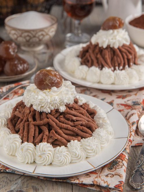 Mont Blanc con vermicelli di marroni, ciuffi di panna montata e marron glacé in cima