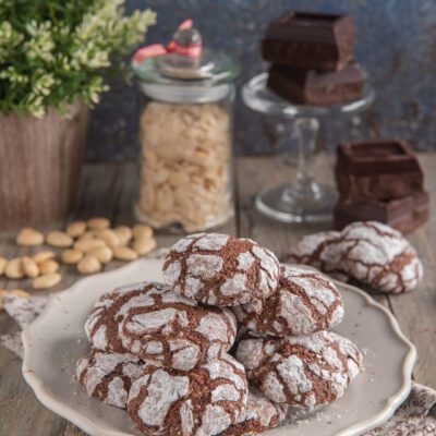 Chocolate crinkle cookies