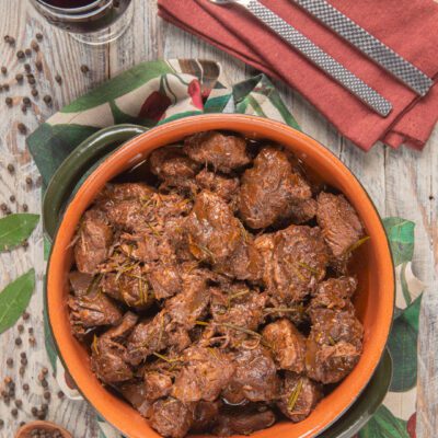 Peposo alla fiorentina con bocconi di carne brasati nel vino rosso e rosmarino