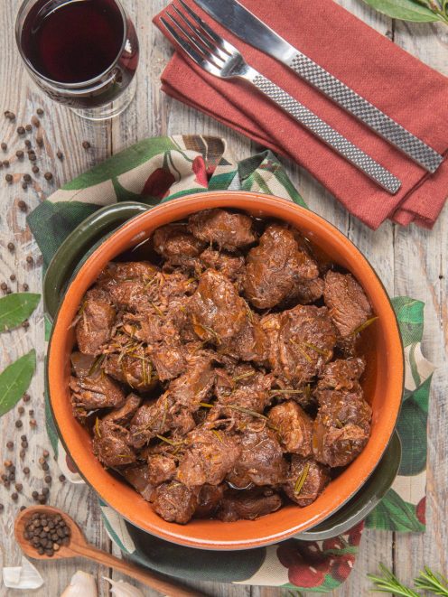 Peposo alla fiorentina con bocconi di carne brasati nel vino rosso e rosmarino