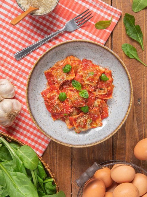 Tordelli alla massese al sugo di pomodoro con basilico fresco e parmigiano grattugiato