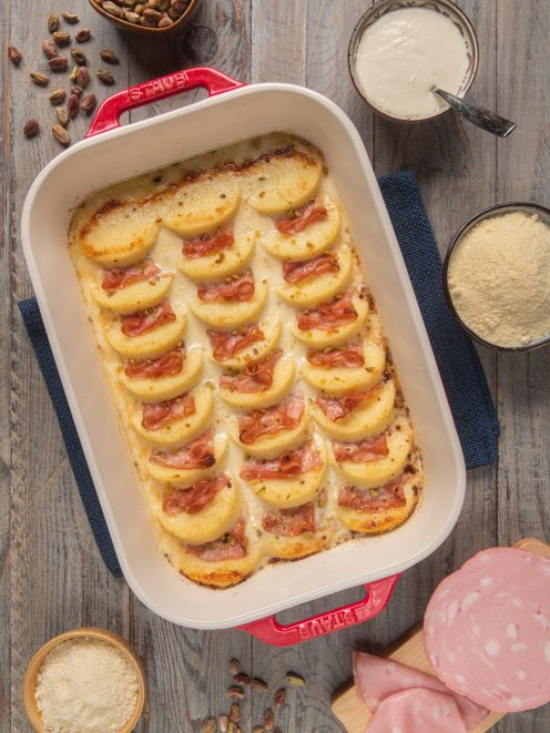 Gnocchi alla romana pasticciati con mortadella gratinati in teglia con crema di parmigiano
