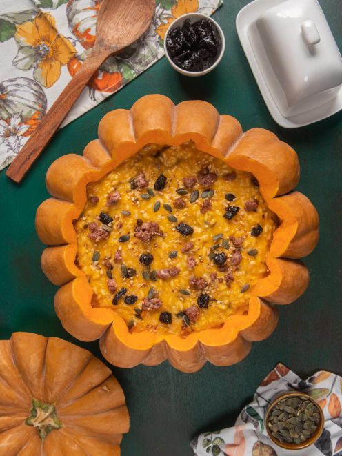 Risotto nella zucca con coperchio del frutto