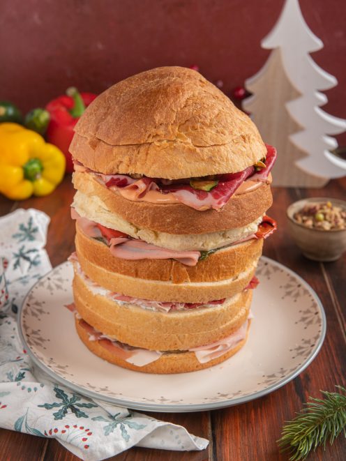 Foto panettone gastronomico con salumi