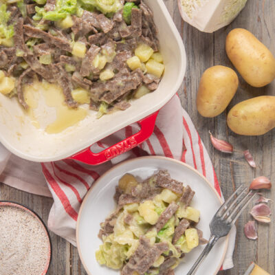 Pizzoccheri alla valtellinese con verza, patate a cubetti e formaggio filante