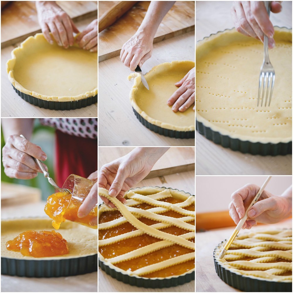 Sei fasi della preparazione della crostata: dalla frolla stesa nella tortiera alla griglia di losanghe sulla confettura di albicocche