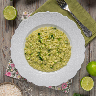 Risotto alle zucchine cremoso con dadini di zucchina e erbe aromatiche