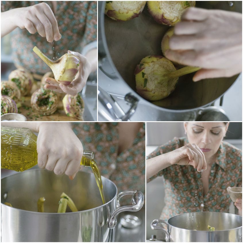 Carciofi alla romana sistemati in casseruola, poi olio versato e sale aggiunto a mano