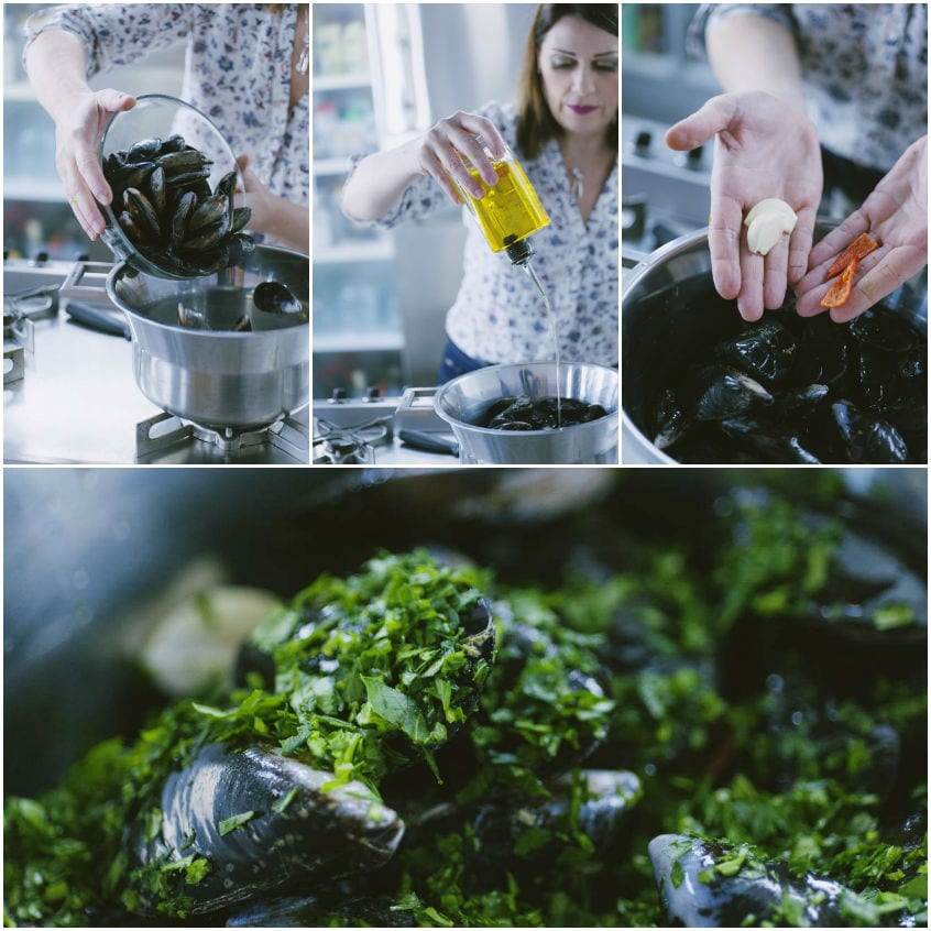 Cozze versate in pentola con aglio, peperoncino, olio e prezzemolo tritato abbondante
