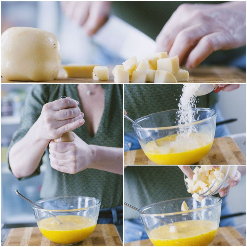 Scamorza tagliata a cubetti e uova sbattute con parmigiano e pepe per la frittata di patate