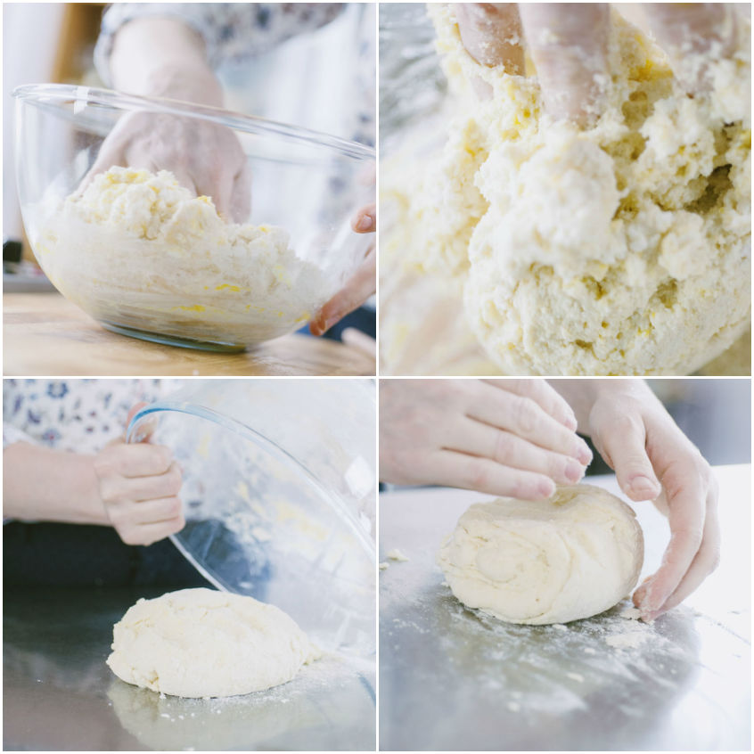 Mani che impastano il composto di ricotta in ciotola, poi lavorato a mano sul piano infarinato