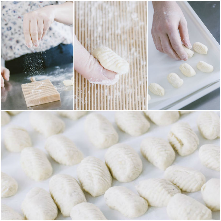 Gnocchi di ricotta rigati formati sul rigagnocchi e disposti in file su un vassoio infarinato