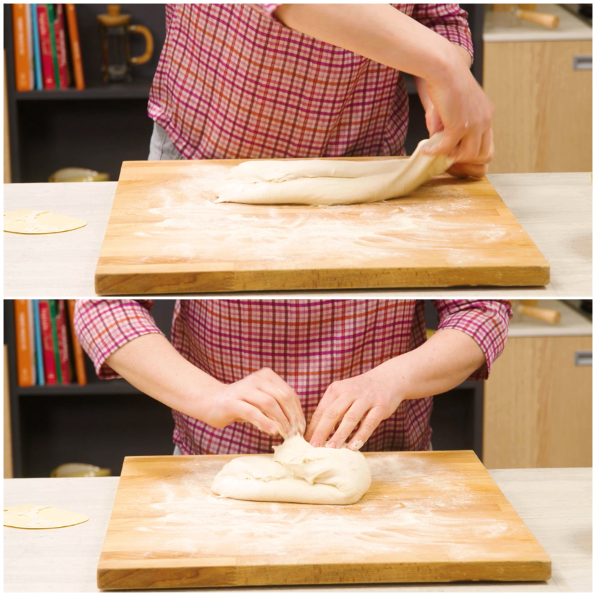 Mani infarinate che piegano l'impasto della pizza bianca romana verso il centro