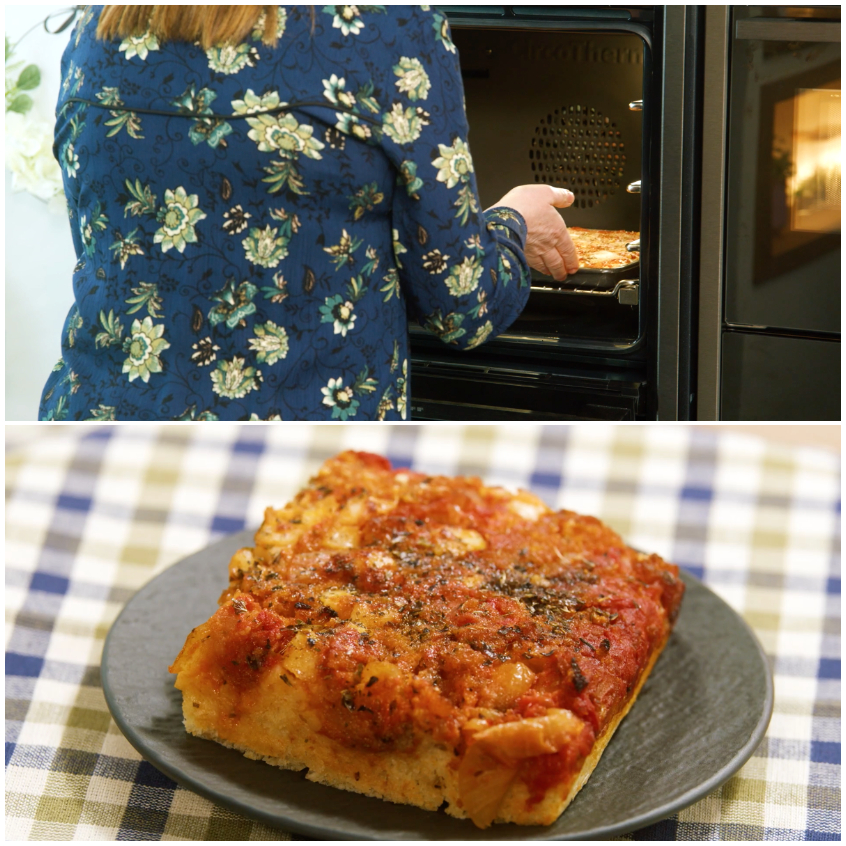 Sfincione palermitano appena sfornato, con pomodoro, formaggio e origano, tagliato a quadrati
