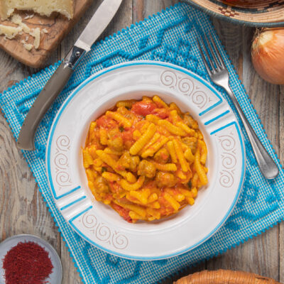 Malloreddus alla campidanese con ragù di salsiccia e salsa di pomodoro