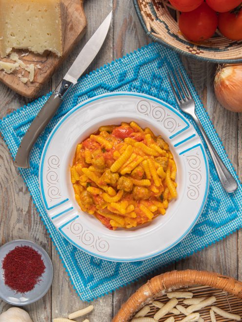 Malloreddus alla campidanese con ragù di salsiccia e salsa di pomodoro