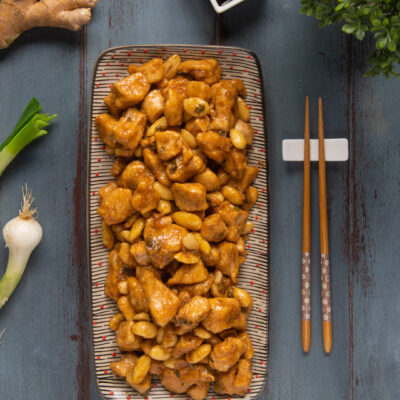 Pollo alle mandorle saltato in salsa agrodolce con mandorle tostate abbondanti