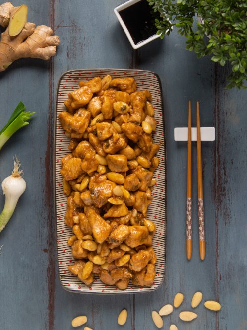 Pollo alle mandorle saltato in salsa agrodolce con mandorle tostate abbondanti
