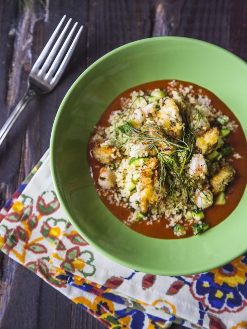 Couscous di mare con gamberi impanati, zucchine e brodetto di pomodoro, guarnito con finocchietto
