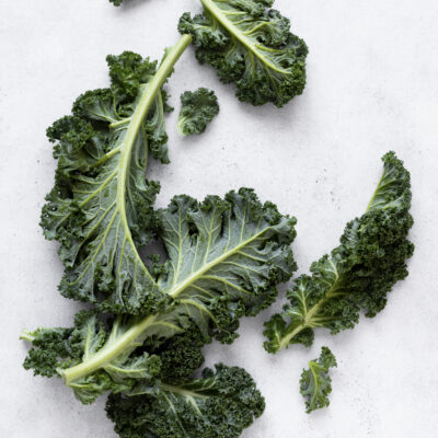 Un particolare tipo di cavolo dalle foglie allungate e di colore tanto intenso da sembrare nero, molto usato nella cucina toscana