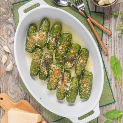 Rabaton al burro e salvia gratinati con parmigiano, serviti in teglia ovale