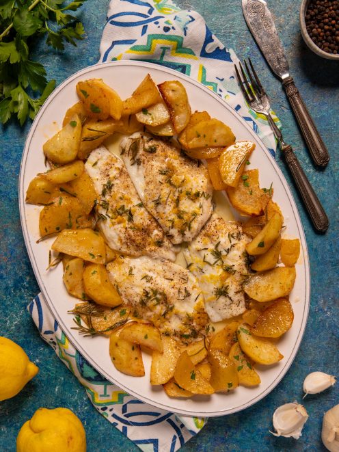 Filetti di orata al forno con patate arrosto, erbe aromatiche e scorza di limone