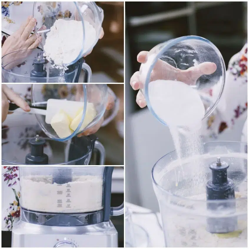 Farina, burro a cubetti e liquido versati nel food processor per l'impasto sabbioso