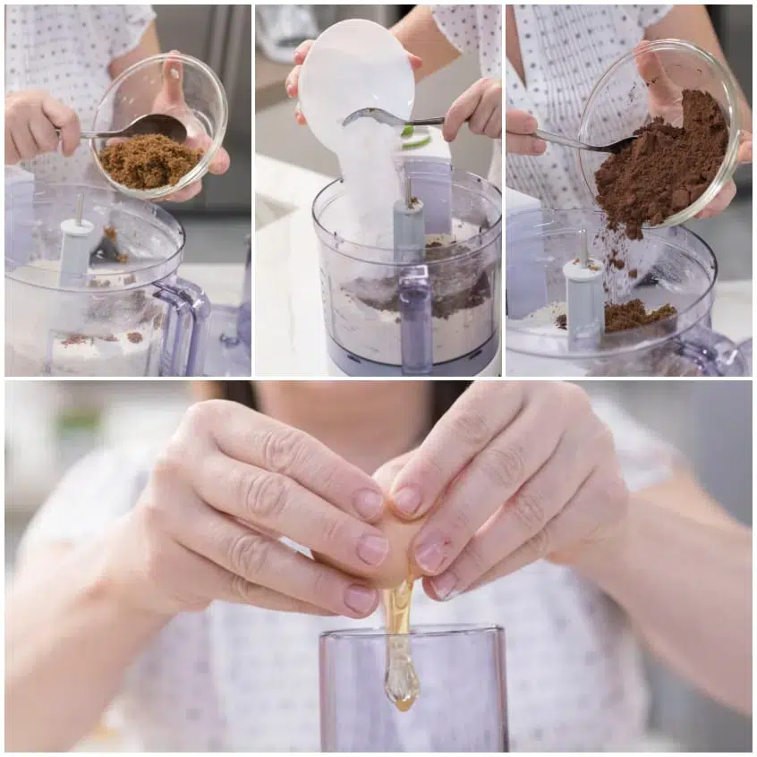 Zucchero, cacao e uovo versati nel robot da cucina per l'impasto dei biscotti