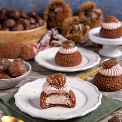 Bignè craquelin al cacao tagliato a metà con crema ai marroni e marron glacé in cima
