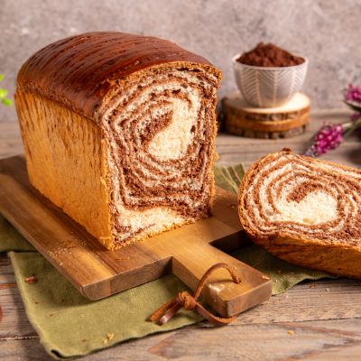 Pan brioche vortice a fette con spirale di pasta al cacao e mollica soffice